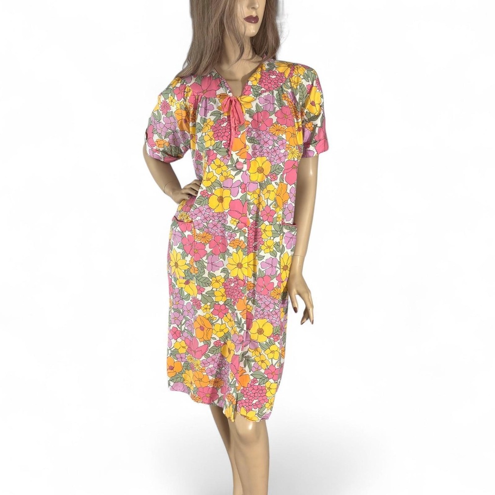 Vintage 60s Pink Floral Housecoat Size Large MOD Pink Yellow Flower Power‎